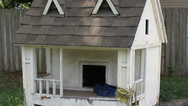 Illustration for article titled Heartbreaking Backstory: 6 Luxury Dog Houses Yoda Looked At But Couldn’t Afford